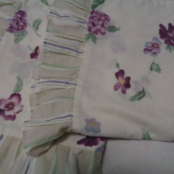 VINTAGE BEAR PATTERNS & RUFFLES FLORAL PILLOW SHAMS LOT - Picture 8 of 10